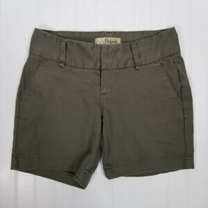 Hybrid & Company Green Shorts 3
